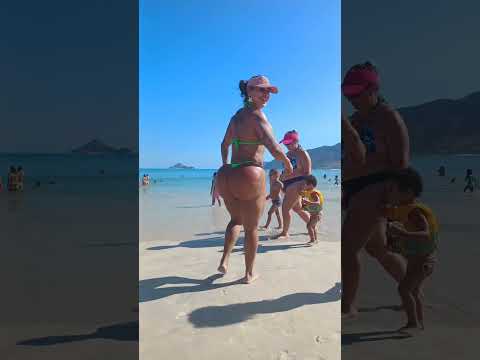 Fake booty !! 😡